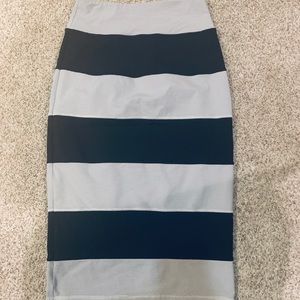 Lululemon knee length skirt. Unsure of exact name!